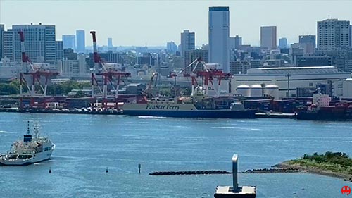 Shinagawa-Containerterminal in Tokyo Bay - Japan